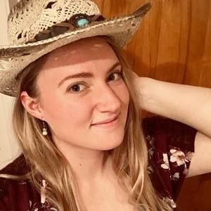 Meet your Posher, Adrienne